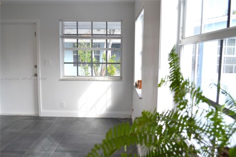 Apartment in Wilton Manors, Florida 1 bedroom № 2068732 - photo 11