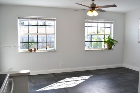 Apartment in Wilton Manors, Florida 1 bedroom № 2068732 - photo 10