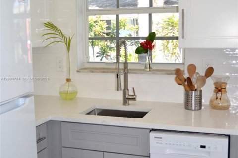 Apartment in Wilton Manors, Florida 1 bedroom № 2068732 - photo 6