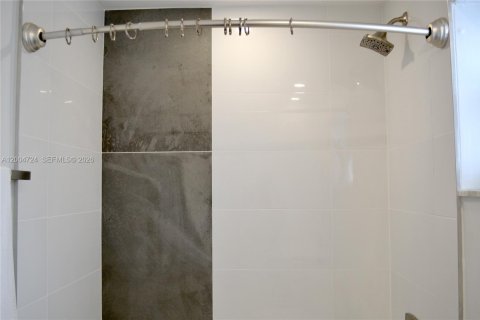 Apartment in Wilton Manors, Florida 1 bedroom № 2068732 - photo 9