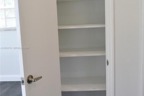 Apartment in Wilton Manors, Florida 1 bedroom № 2068732 - photo 16