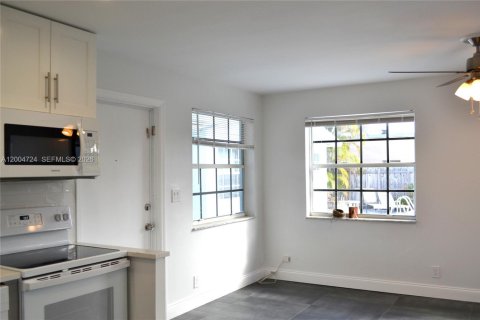 Apartment in Wilton Manors, Florida 1 bedroom № 2068732 - photo 5