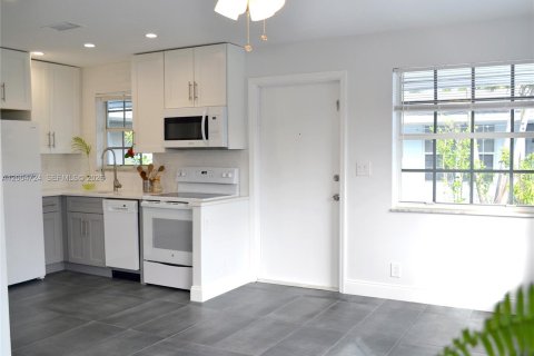 Apartment in Wilton Manors, Florida 1 bedroom № 2068732 - photo 3