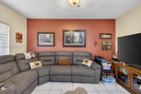 Villa ou maison à vendre à Tamarac, Floride: 3 chambres, 151.99 m2 № 2009482 - photo 10