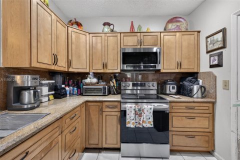 Villa ou maison à vendre à Tamarac, Floride: 3 chambres, 151.99 m2 № 2009482 - photo 13