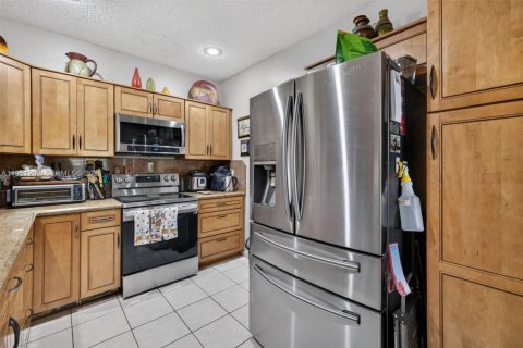 Villa ou maison à vendre à Tamarac, Floride: 3 chambres, 151.99 m2 № 2009482 - photo 12