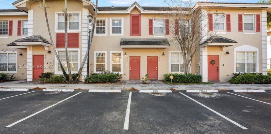 Таунхаус в Плантация, Флорида 2 спальни, 118.91м2 № 2045030