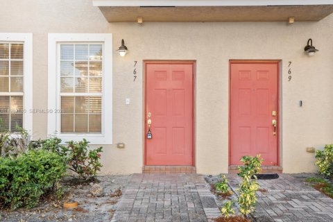 Купить таунхаус в Плантация, Флорида 2 спальни, 118.91м2, № 2045030 - фото 4