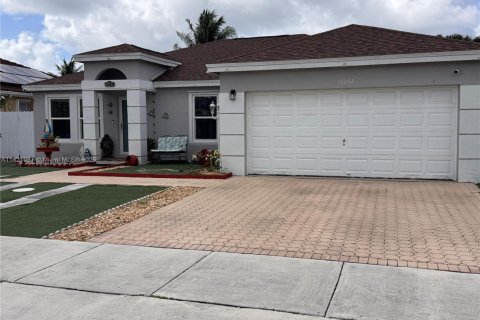 Casa en venta en Miami, Florida, 3 dormitorios, 161.65 m2 № 1940546 - foto 2