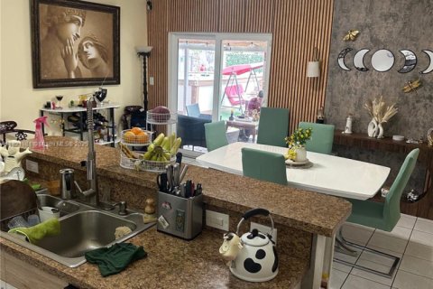 Casa en venta en Miami, Florida, 3 dormitorios, 161.65 m2 № 1940546 - foto 11