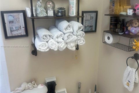 Casa en venta en Miami, Florida, 3 dormitorios, 161.65 m2 № 1940546 - foto 27