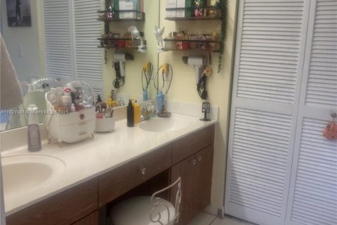 Casa en venta en Miami, Florida, 3 dormitorios, 161.65 m2 № 1940546 - foto 25