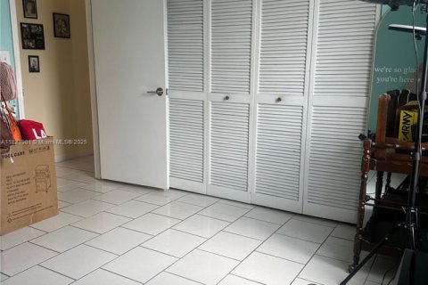 Casa en venta en Miami, Florida, 3 dormitorios, 161.65 m2 № 1940546 - foto 18
