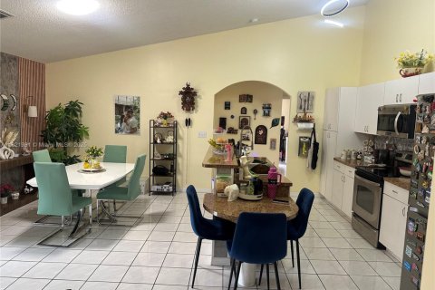 Casa en venta en Miami, Florida, 3 dormitorios, 161.65 m2 № 1940546 - foto 8