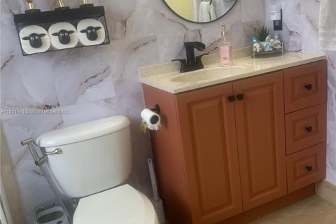 Casa en venta en Miami, Florida, 3 dormitorios, 161.65 m2 № 1940546 - foto 15