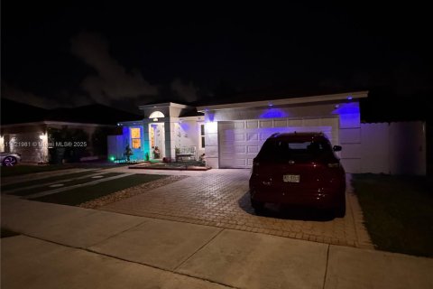 Casa en venta en Miami, Florida, 3 dormitorios, 161.65 m2 № 1940546 - foto 5