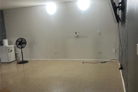 Casa en venta en Miami, Florida, 3 dormitorios, 161.65 m2 № 1940546 - foto 30