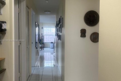 Casa en venta en Miami, Florida, 3 dormitorios, 161.65 m2 № 1940546 - foto 14