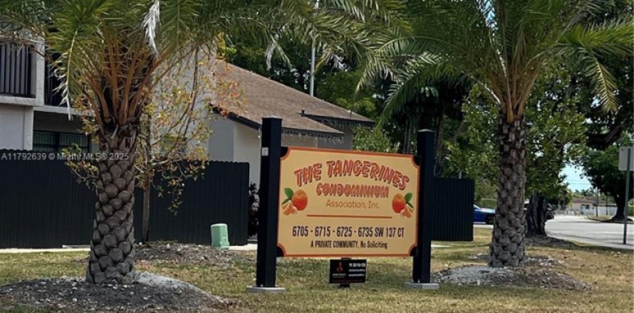 Adosado en Miami, Florida 3 dormitorios, 111.48 m2 № 1726897
