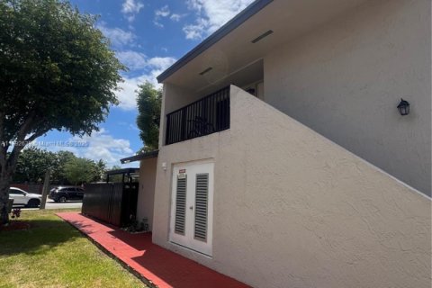 Adosado en venta en Miami, Florida, 3 dormitorios, 111.48 m2 № 1726897 - foto 2