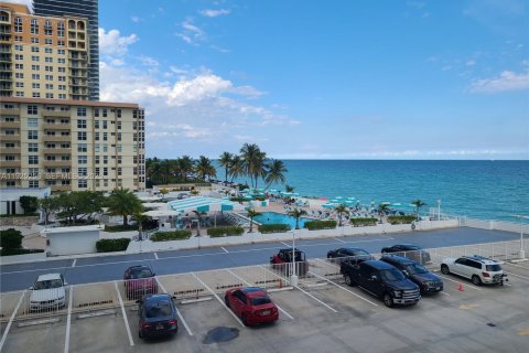 Купить кондоминиум в Халландейл-Бич, Флорида 51.65м2, № 1984401 - фото 15