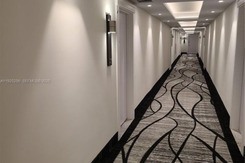 Купить кондоминиум в Халландейл-Бич, Флорида 51.65м2, № 1984401 - фото 14