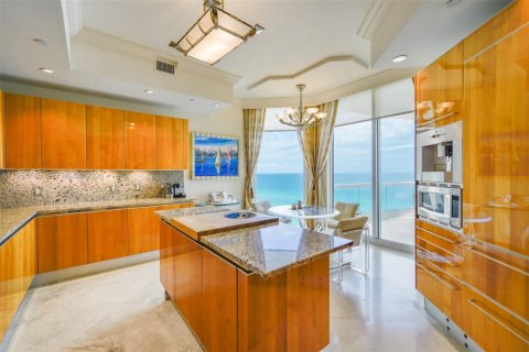 Condominio en alquiler en Sunny Isles Beach, Florida, 4 dormitorios, 346.99 m2 № 2010614 - foto 10