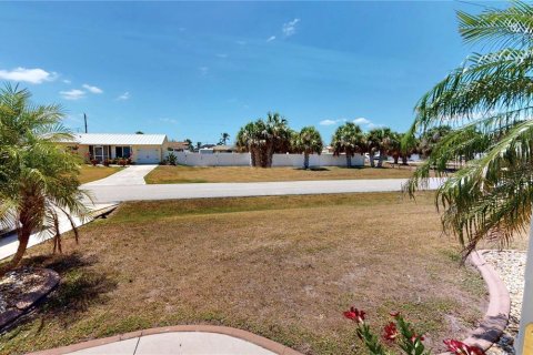 House in Port Charlotte, Florida 3 bedrooms, 110.55 sq.m. № 1669792 - photo 3