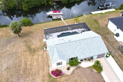 House in Port Charlotte, Florida 3 bedrooms, 110.55 sq.m. № 1669792 - photo 1