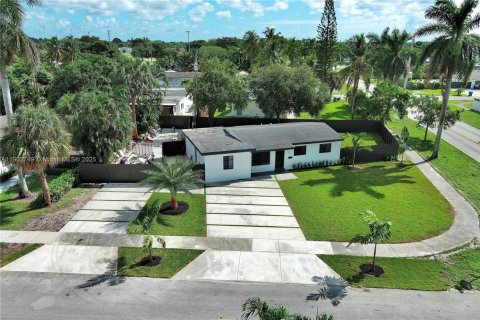 Casa en alquiler en Miami Gardens, Florida, 3 dormitorios, 101.54 m2 № 1954347 - foto 17