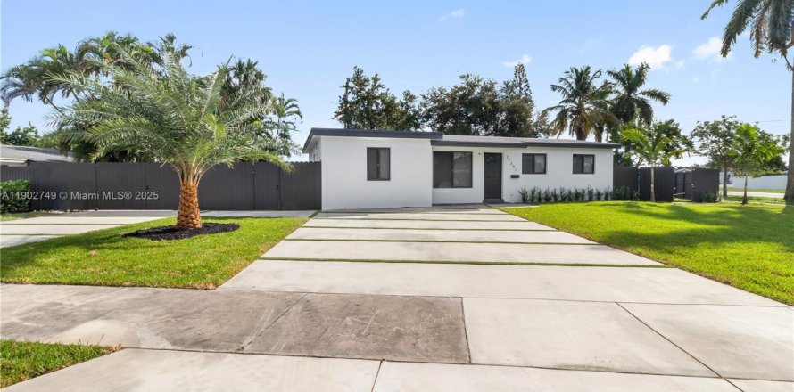 Casa en Miami Gardens, Florida 3 dormitorios, 101.54 m2 № 1954347
