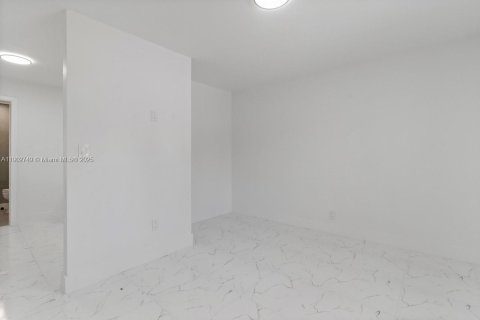 Casa en alquiler en Miami Gardens, Florida, 3 dormitorios, 101.54 m2 № 1954347 - foto 12