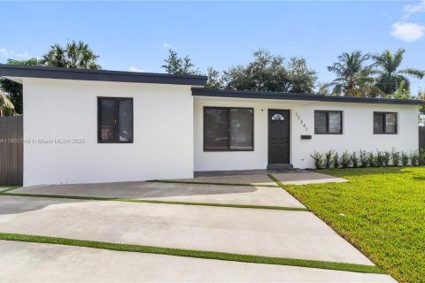 Casa en alquiler en Miami Gardens, Florida, 3 dormitorios, 101.54 m2 № 1954347 - foto 2