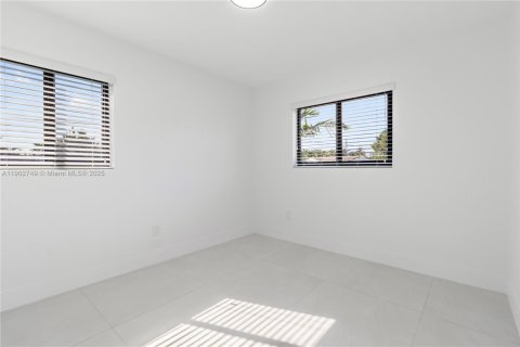 Casa en alquiler en Miami Gardens, Florida, 3 dormitorios, 101.54 m2 № 1954347 - foto 8