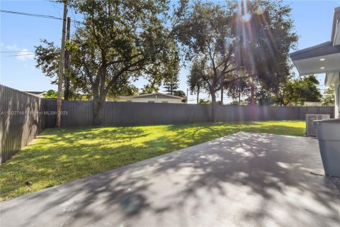 Casa en alquiler en Miami Gardens, Florida, 3 dormitorios, 101.54 m2 № 1954347 - foto 16