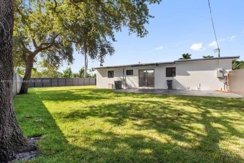 Casa en alquiler en Miami Gardens, Florida, 3 dormitorios, 101.54 m2 № 1954347 - foto 14