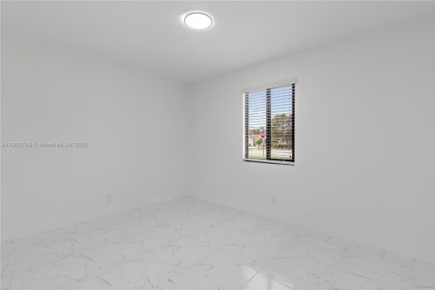 Casa en alquiler en Miami Gardens, Florida, 3 dormitorios, 101.54 m2 № 1954347 - foto 13
