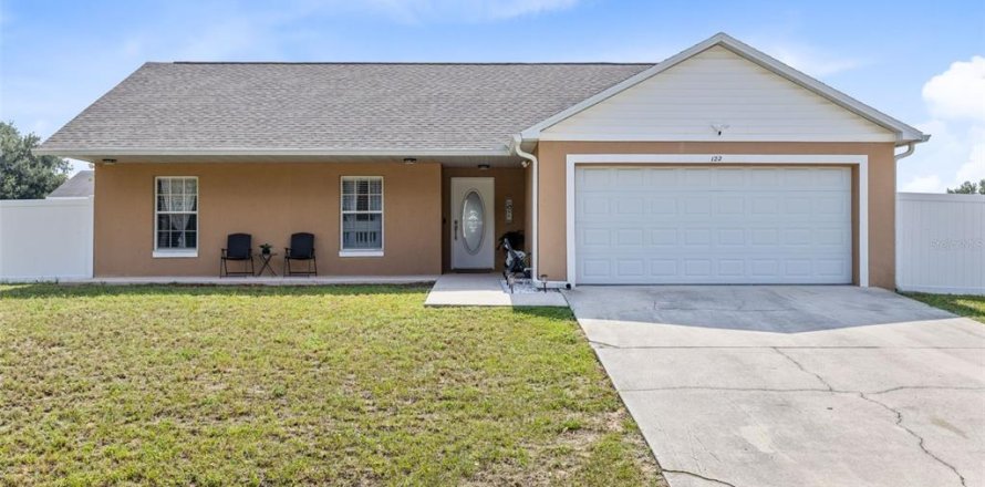 Villa ou maison à Lake Hamilton, Floride 3 chambres, 128.76 m2 № 2207167
