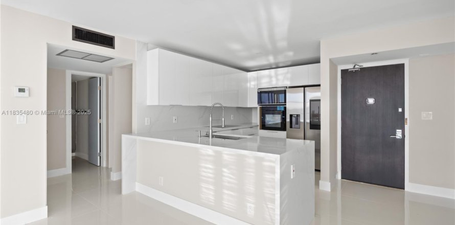 Condominio en Aventura, Florida, 2 dormitorios  № 1818328