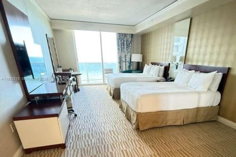 Condo in Sunny Isles Beach, Florida № 2088677 - photo 21