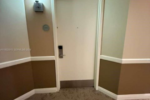 Condo in Sunny Isles Beach, Florida № 2088677 - photo 16