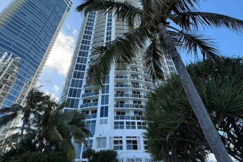 Condo in Sunny Isles Beach, Florida № 2088677 - photo 8