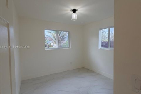 Снять в аренду виллу или дом в Катлер-Бей, Флорида 3 спальни, 122.63м2, № 2080610 - фото 18