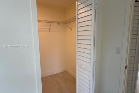Снять в аренду виллу или дом в Катлер-Бей, Флорида 3 спальни, 122.63м2, № 2080610 - фото 26