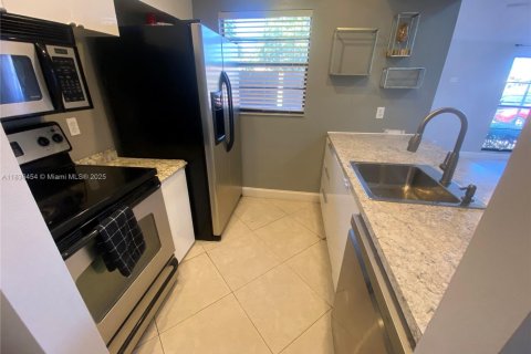 Townhouse in Davie, Florida 2 bedrooms, 73.76 sq.m. № 1845558 - photo 4