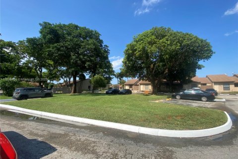 Townhouse in Davie, Florida 2 bedrooms, 73.76 sq.m. № 1845558 - photo 14
