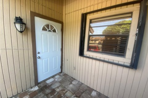 Townhouse in Davie, Florida 2 bedrooms, 73.76 sq.m. № 1845558 - photo 13