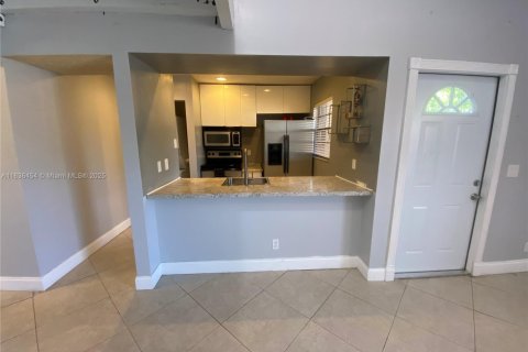 Townhouse in Davie, Florida 2 bedrooms, 73.76 sq.m. № 1845558 - photo 3