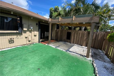Townhouse in Davie, Florida 2 bedrooms, 73.76 sq.m. № 1845558 - photo 12