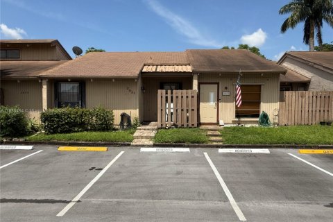 Townhouse in Davie, Florida 2 bedrooms, 73.76 sq.m. № 1845558 - photo 1